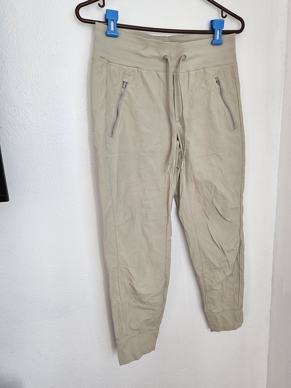 Athleta Cream Ankle Jogger Pants with Zip Pockets Sz S Minimalist Style